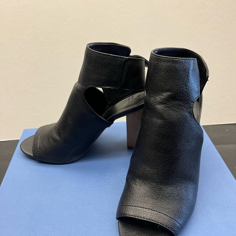Simply Vera Wang - Size: 6.5 - worn one time/like new in box - Picture 4 of 7
